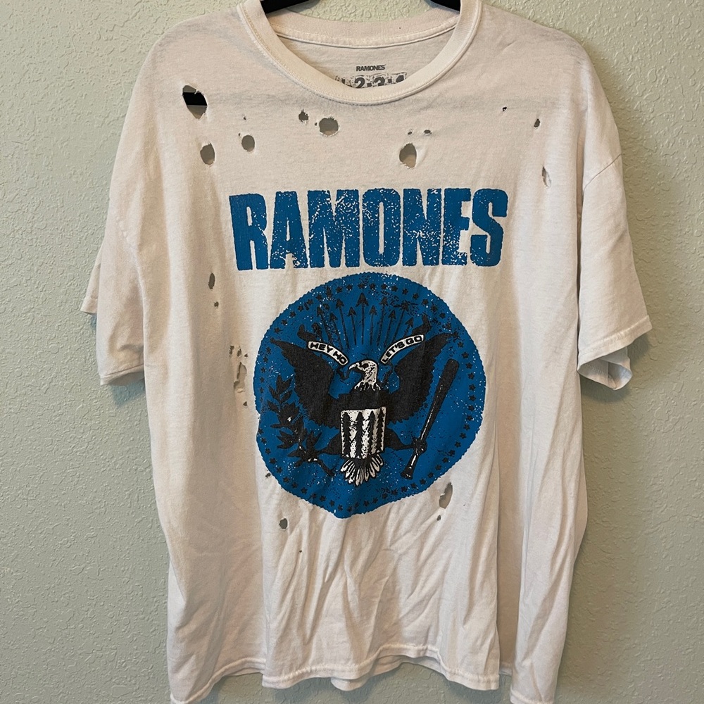 Urban Outfitters Ramones Distressed T-shirt size large